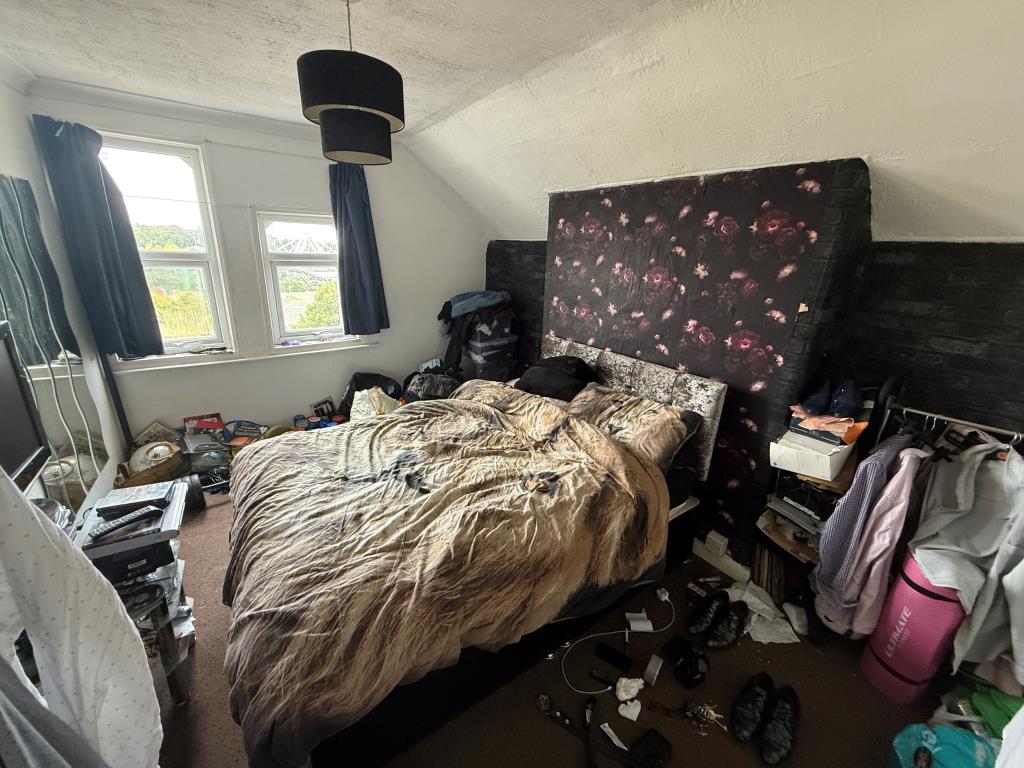 Lot: 40847 - TO BE OFFERED IN OUR DECEMBER AUCTION - FREEHOLD BLOCK FOR INVESTMENT - Flat D Bedroom